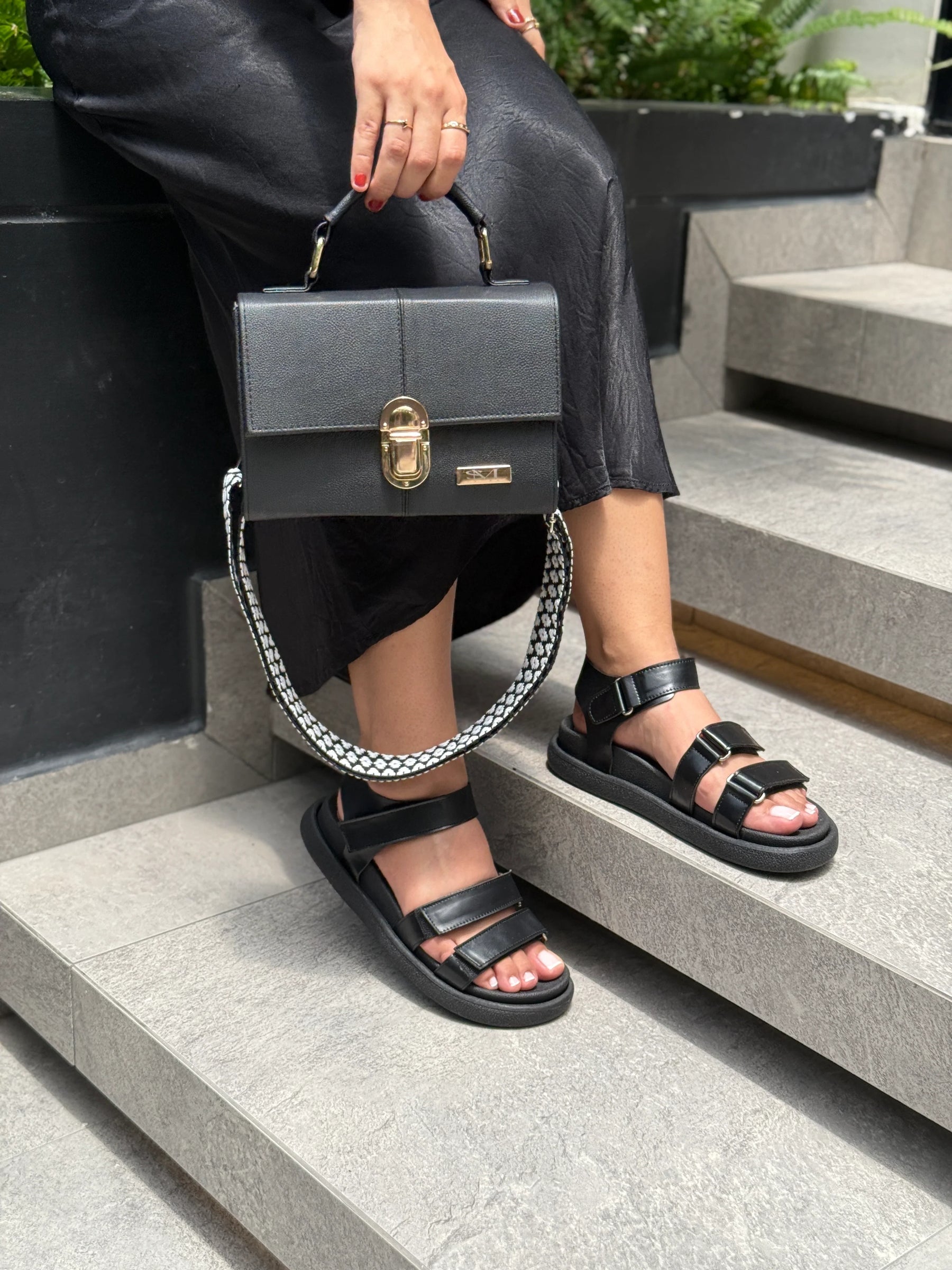 COMBO DANNA C1938 + BOLSO N409 NEGRO