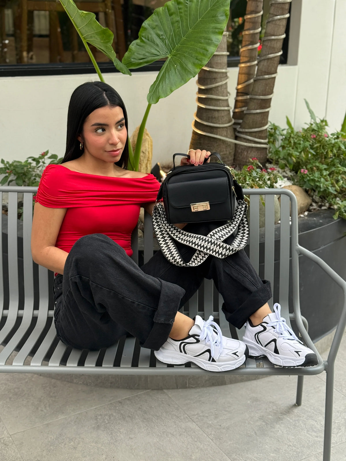 COMBO TENIS NOAH BLANCO X NEGRO + BOLSO N339