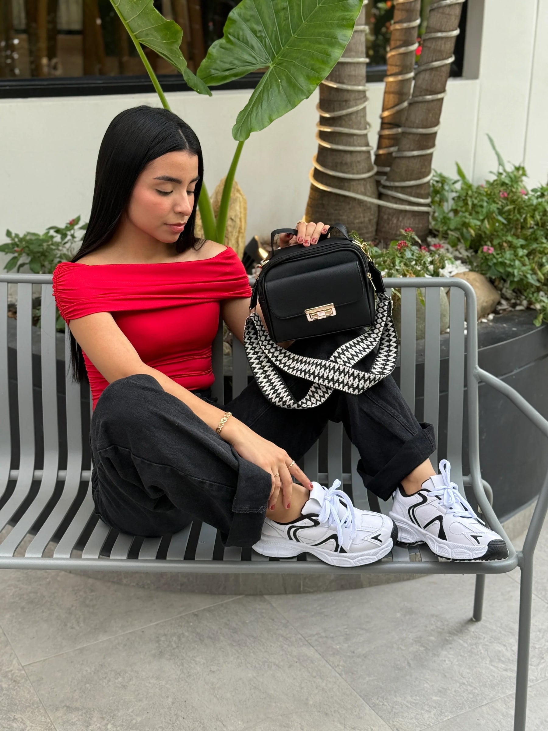 COMBO TENIS NOAH BLANCO X NEGRO + BOLSO N339