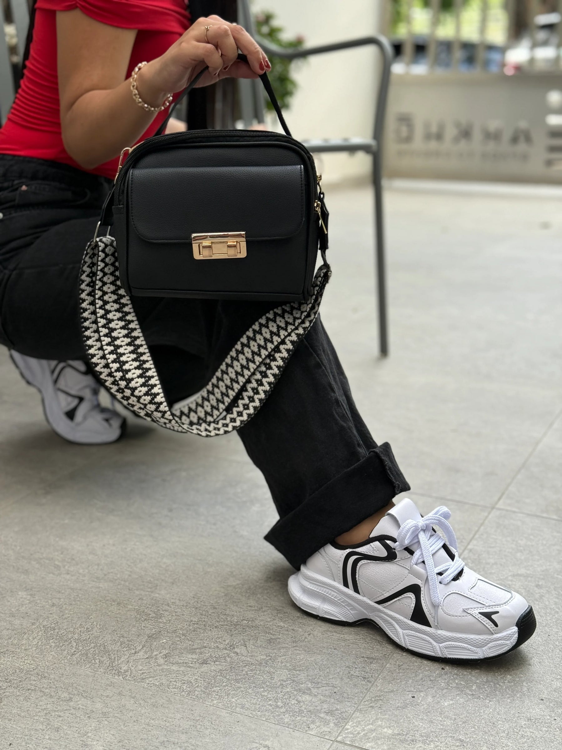 COMBO TENIS NOAH BLANCO X NEGRO + BOLSO N339