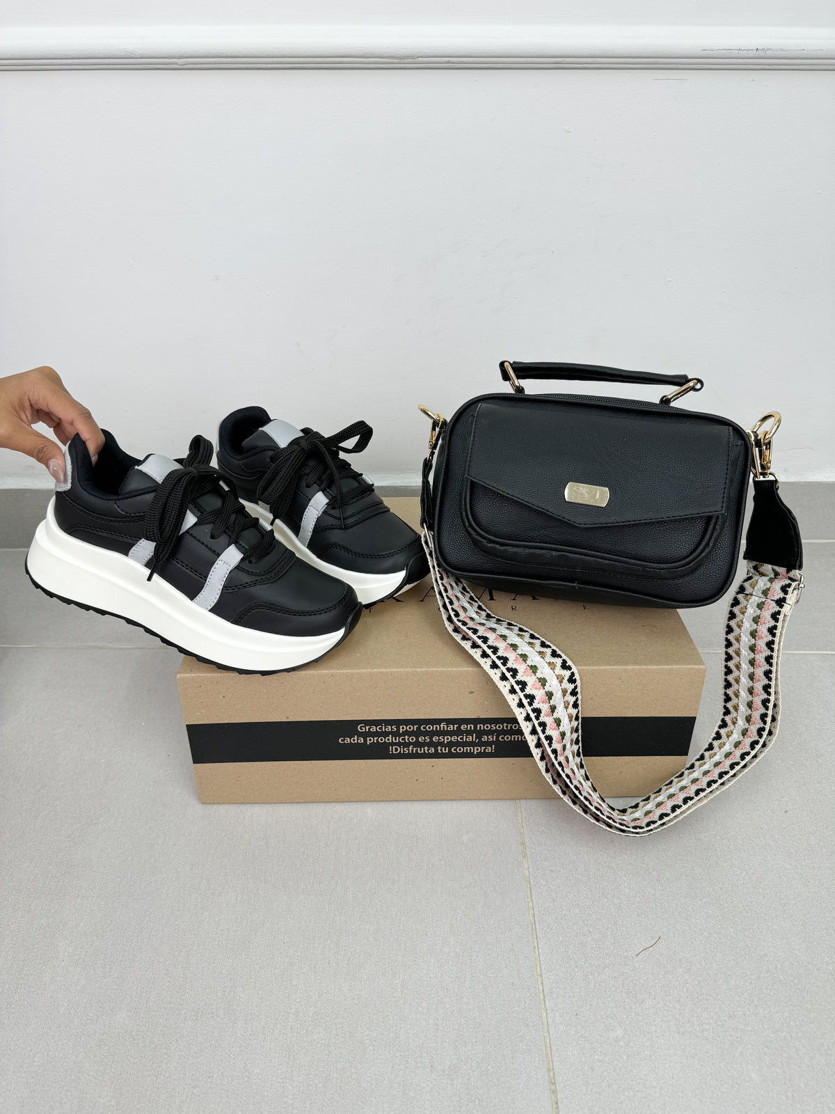 COMBOS DE MODA TENIS + BOLSOS
