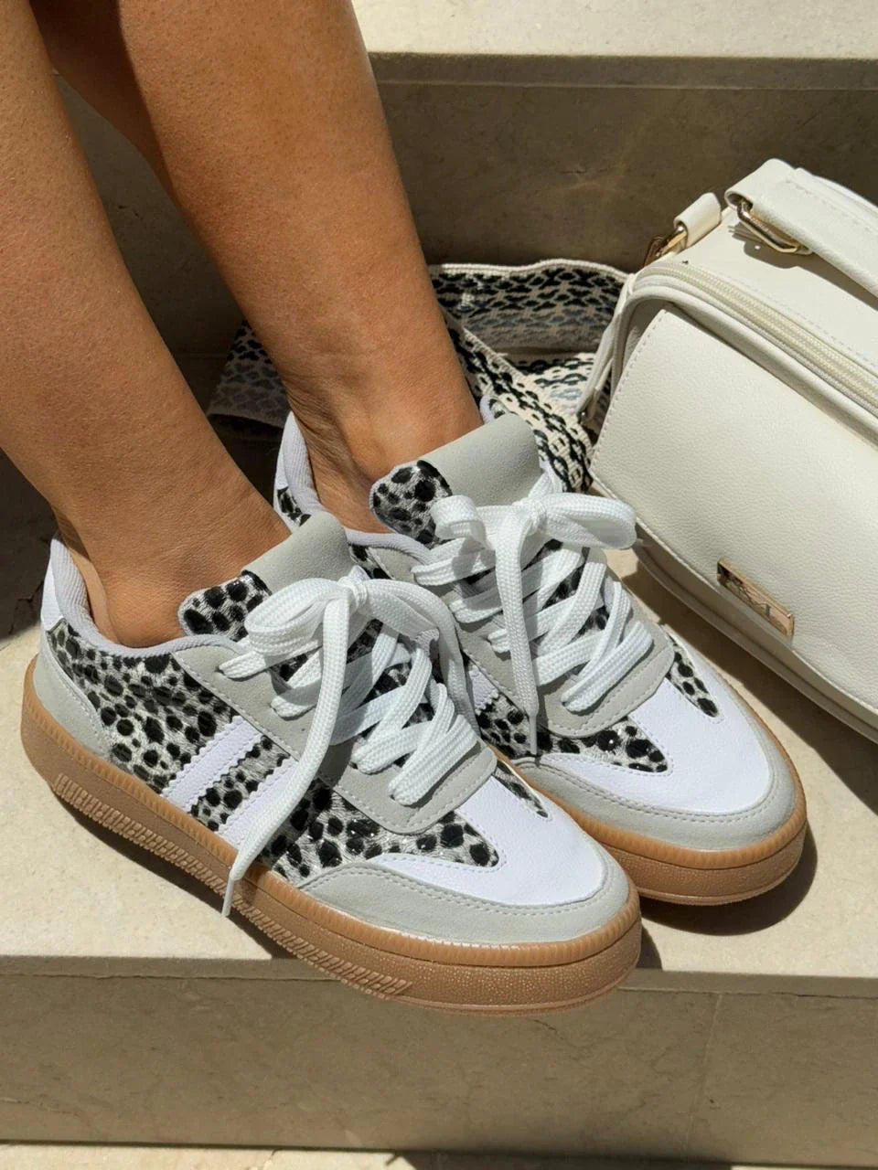 TENIS PARA DAMA CARLA COW PRINT